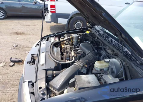 2000 Chevrolet S-10 из США, поврежденный, VIN 1GCCS19W9YK298908